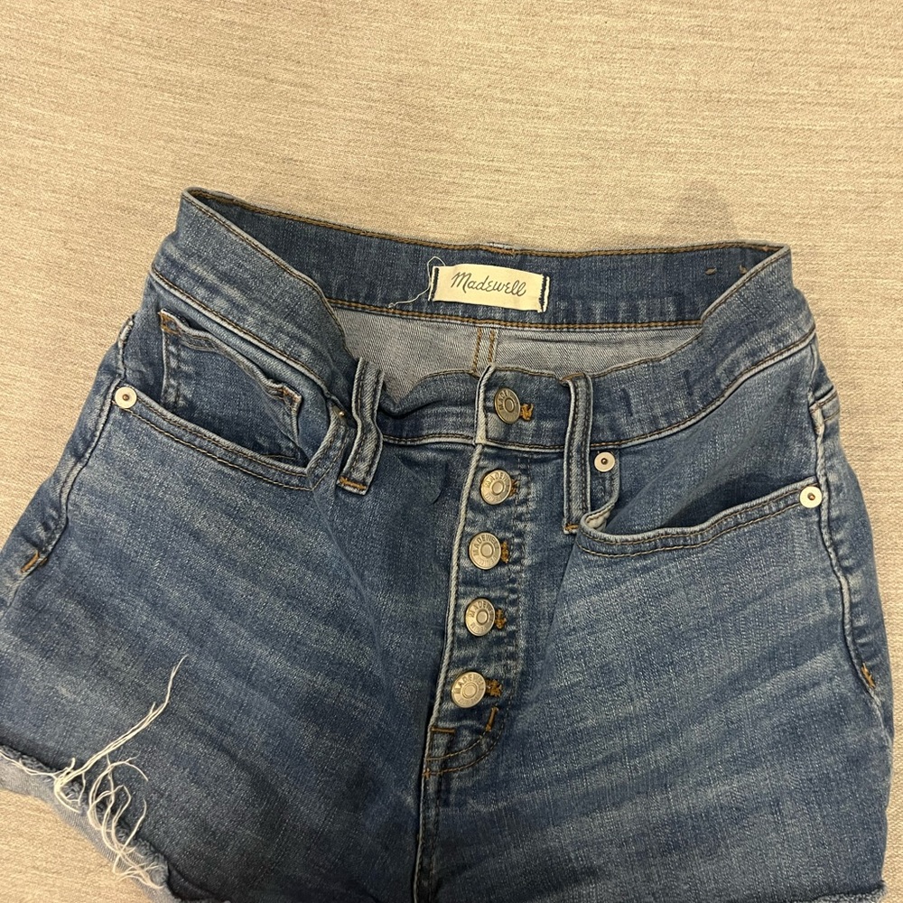 Size 25 Madewell button- up shorts